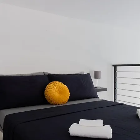 Palazzo Reale Loft Apartment *